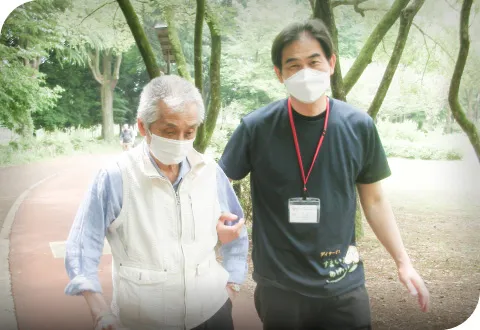 代表取締役・三澤がホワイトボードを使って説明している様子