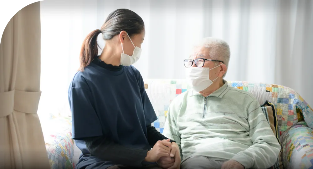 スタッフとご利用者様が穏やかに向き合う様子